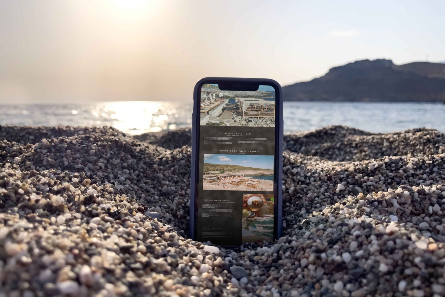 Fondo Beach Bar website’s homepage featuring a full-screen video background of Porto Roxa Beach.