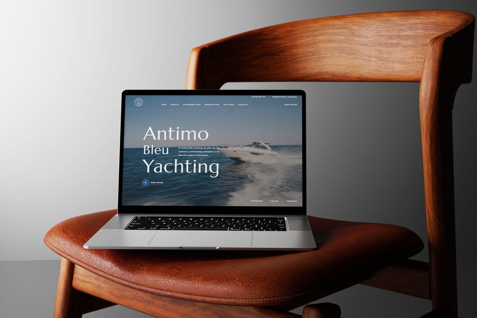 Mockup ιστοσελίδας Antimo Bleu Yachting σε laptop